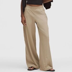 Lululemon Swift - sheer oak (khaki) - like new (size 8, length 30”)